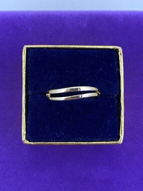 💛 Classic Gold Tone Double-Band Ring